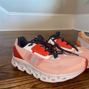 On Clouds Size 6.5 Womens, worn once